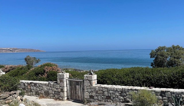 Spacious vacation home for 2–6 people, right on the beach, surrounded by nature, pet-friendly in Sitia