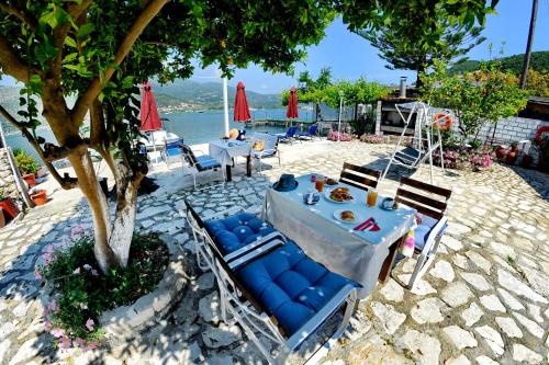 Spiros House and Studios in Yenion