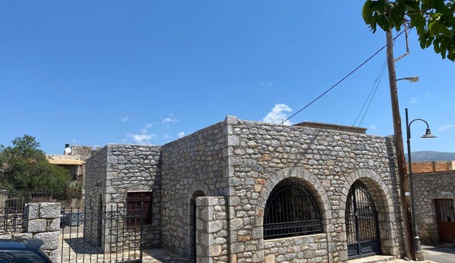 Stavri stone house in Stavríon