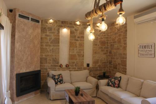 Stone Apartment in Ampelokipoi-Menemeni