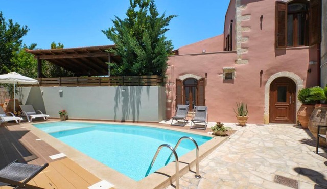 Stone Villa with swimming pool-BBQ! in Melidhónion
