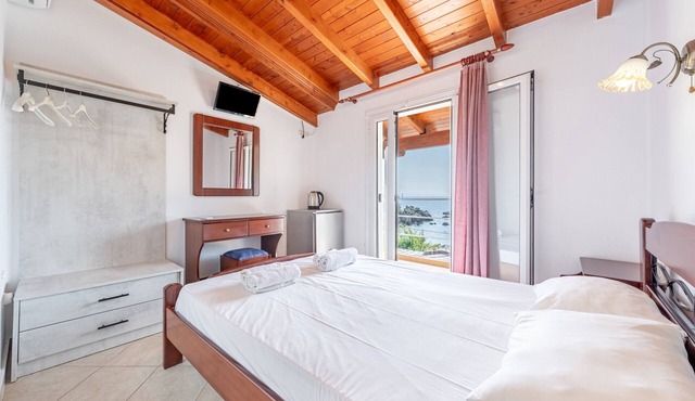 Studio Apartment 'Alex Bar Apartment 11' with Sea View, Wi-Fi and Air Conditioning in Parga