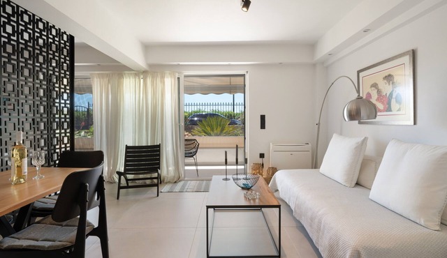 Studio Apartment 'Athens-riviera in Front' with Sea View, Wi-Fi and Air Conditioning in Voula
