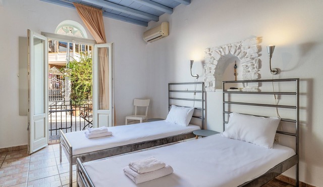 Studio Apartment 'En Tino 1' with Balcony, Wi-Fi and Air Conditioning in Tinos