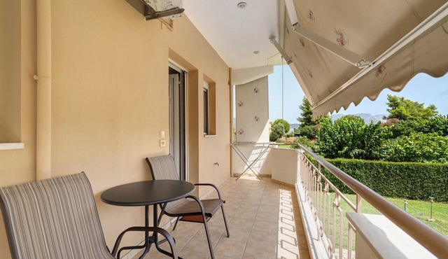 Studio Apartment 'Flo's 1' with Shared Garden, Wi-Fi and Air Conditioning in Missolonghi