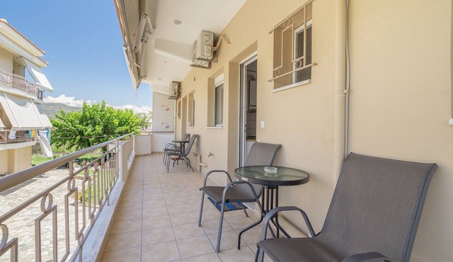 Studio Apartment 'Flo's 4' with Shared Garden, Wi-Fi and Air Conditioning in Missolonghi