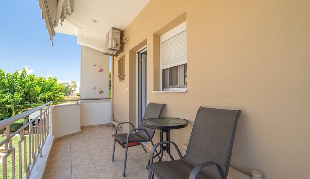 Studio Apartment 'Flo's 5' with Shared Garden, Wi-Fi and Air Conditioning in Missolonghi