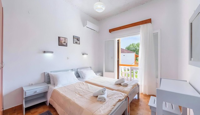 Studio Apartment 'Maltas 6' with Shared Terrace, Wi-Fi and Air Conditioning in Corfu