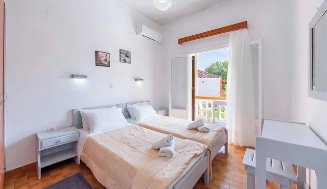 Studio Apartment 'Maltas 6' with Shared Terrace, Wi-Fi and Air Conditioning in Corfu