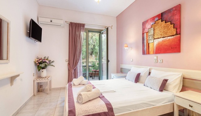 Studio Apartment 'Nontas Home 25' with Mountain View, Wi-Fi and Air Conditioning in Kalamitsi