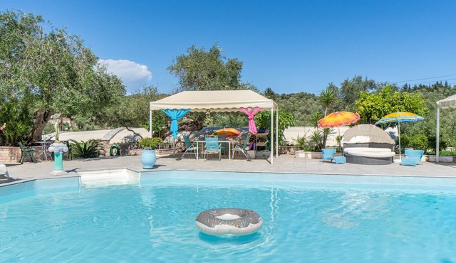 Studio Apartment 'Paco's Resort Standard 4' with Mountain View, Wi-Fi and Air Conditioning in Paxoi