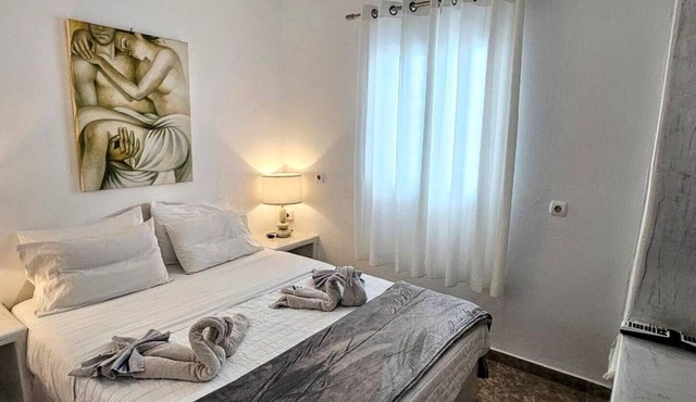 Studio Apartment 'Pleasure View 1' with Mountain View, Wi-Fi and Air Conditioning in Perissa