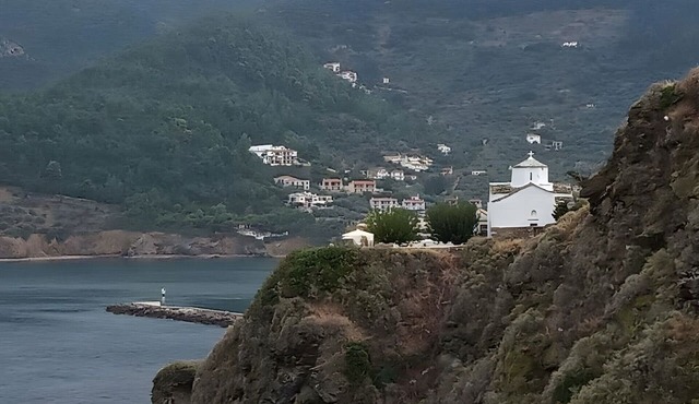 Studio Apartment 'Waves Of Millos 2' with Sea View, Wi-Fi and Air Conditioning in Skopelos