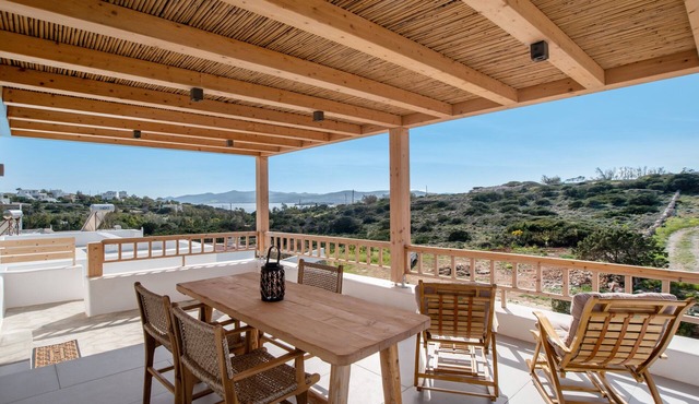 Studio 'Emily' with Sea View, Wi-Fi, and Air Conditioning in Παροικιά
