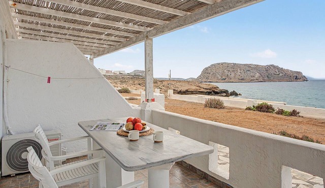 Studio 'Thalassa Suite 1' with Sea View and Shared Pool in Αρκάσα