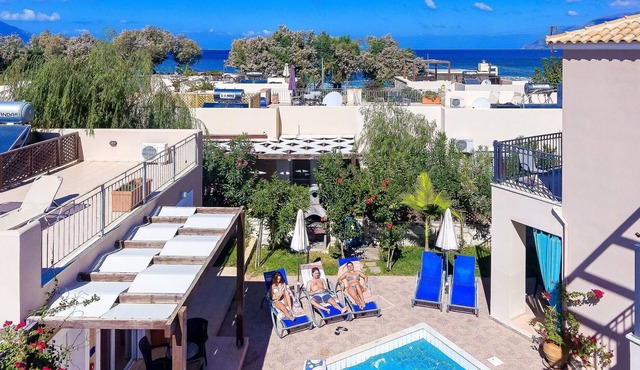 Stunning private villa for 4 guests with pool, A/C, WIFI, TV, terrace, panoramic view and parking in Kíssamos