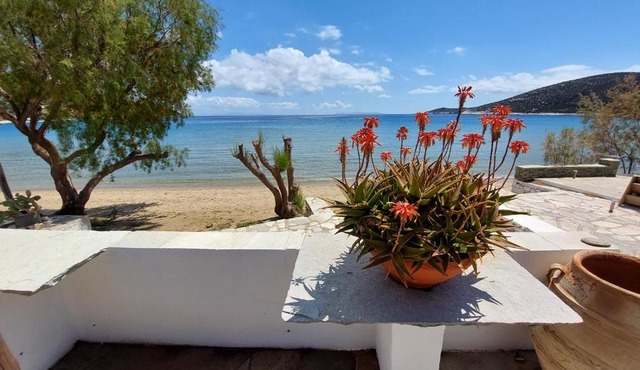 Styfilia Beachfront Apartment - First Floor in Sifnos