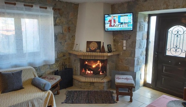 Stymfalia stone house in Dhríza