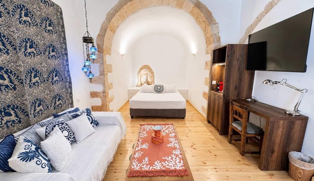 Suite Alessandra -Venetian Palace -Rooftop Jacuzzi in Chania