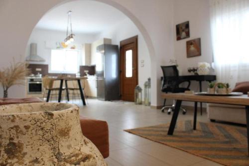 SunΚissed Home - Pollonia Milos in Pollonia