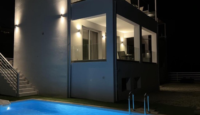 Sun Angelo luxury apartment in Paradise 1 in Arménoi