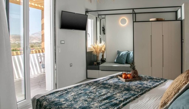 Sunday Luxury Suites - Honeymoon - Ag. Anna Beach in Naxos