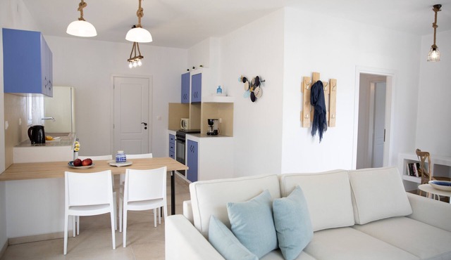 Sunny Bay Excelsior, Hot tub and Chromotherapy a few meters away from the beach. in Leros