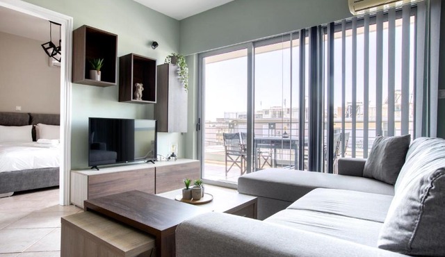 Sunny & cosy apt with balcony in Peristeri! in Athens