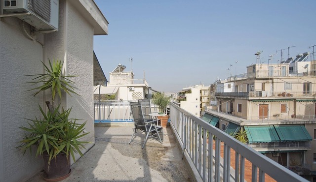 Sunny View in Koukaki in Kalithea