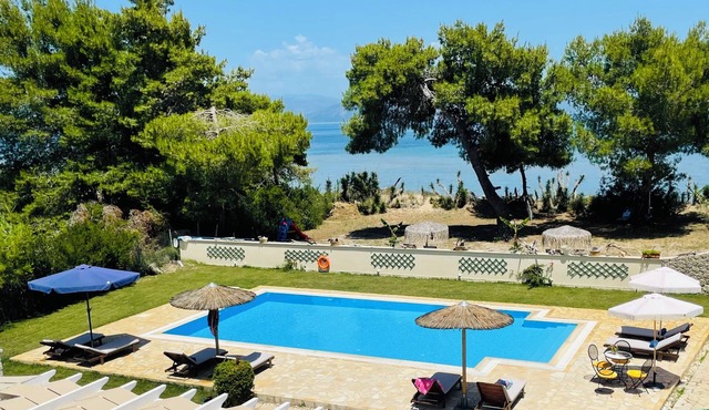 SUNRISE BEACH - YOUR DREAM SEASIDE VILLA, DIRECT ACCESS ONTO QUIET SANDY BEACH in Corfu