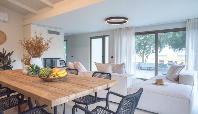 Sunset Beach House: Villa, Only 50m From the Beach in Stavros