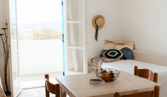 Sunset Getaway Aliki: Charming apartment by the beach with beautiful sunset view in Aliki