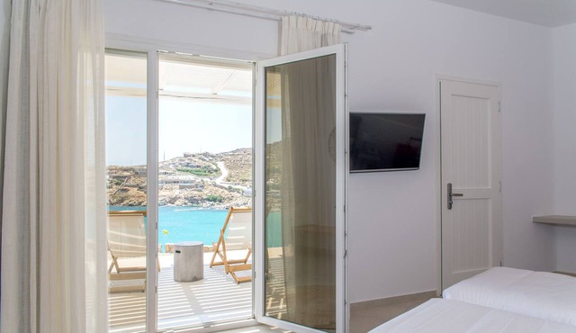 Super Paradise Hotel in Mykonos