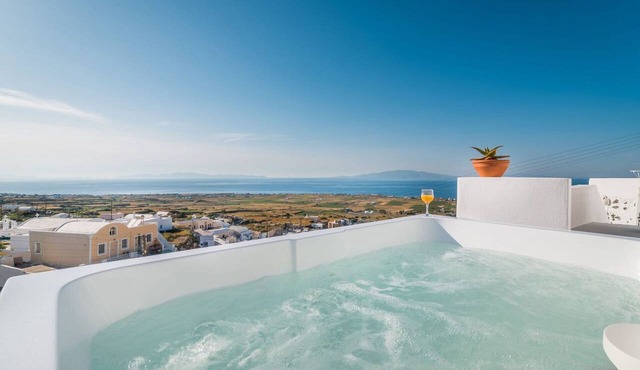 Superb Santorini Suites | Finikia Honeymoon Suite with Outdoor Private Jacuzzi in Oia