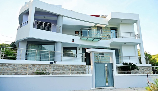 Sweet Dream Villa Sgourou | Spacious 196m² Family Home near Rhodes Town in RHODES
