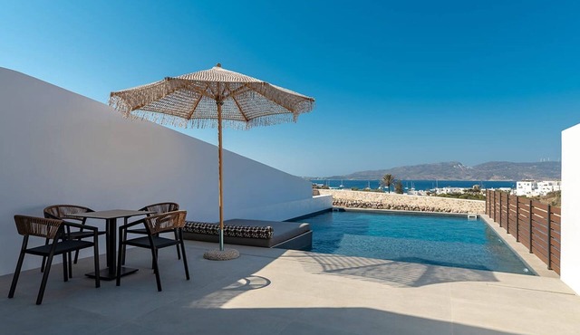Sylene Suite, Divine Sea Views, Private Pool, Furnished Terrace, Milos in Milos