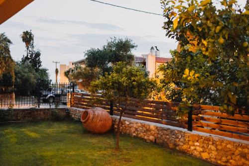 THALASSA ALMYROS APARTMENTS in Almirón