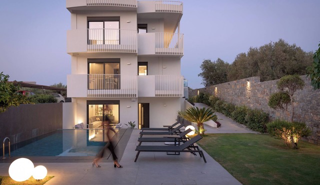 The Aqua Villa, Featuring Two Private Pools in Heraklion