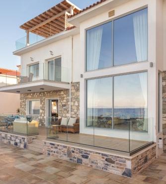 The Beach House - Mansion with Swimming Pool in Kámpos
