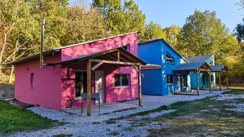 The cabins Project Σπίτια στο δάσος in Konstandiniá