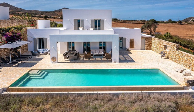 The Gallery Home - Elegant Villa In Antiparos in Antiparos