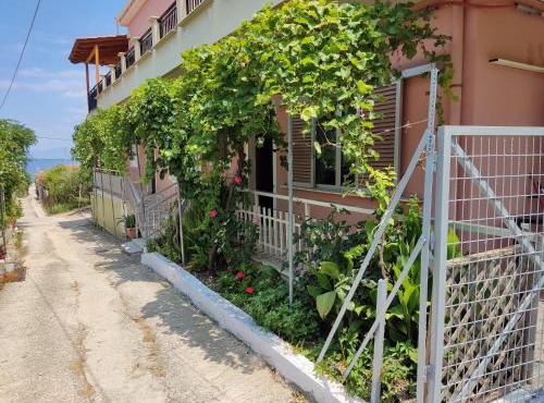 The Lemon House in Káto Loutrón