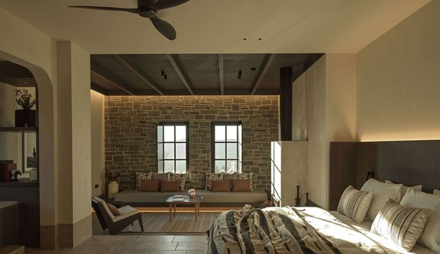 The Signature suite with indoor Jacuzzi by Oreno in Tsepelovo