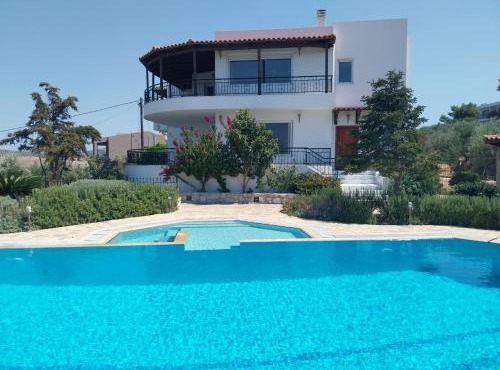 The Three Graces - Villa with Private Pool, Jacuzzi & BBQ for up to 10 guests in Heraklion