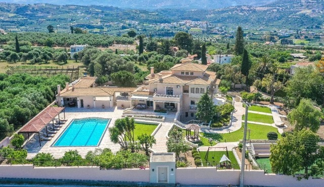 The Villa Rallou Experience in Gazi