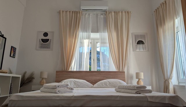 Theros Country House with Sea View, Wi-Fi, and Air Conditioning in Ioulis