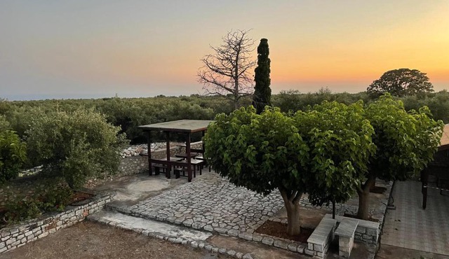 Torre di Maina in Kharoúdha
