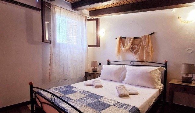 Traditional Stone House in a Peaceful Cretan Village - 20' from Heraklion Center in Epano Vatheia