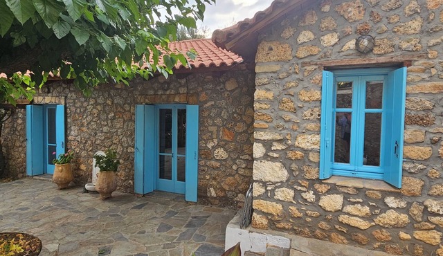 Traditional stone house for 8 in a working olive grove — 2 hrs from Athens in Akrata
