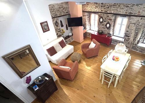 Traditional wood and stone Villa in Ermoupoli